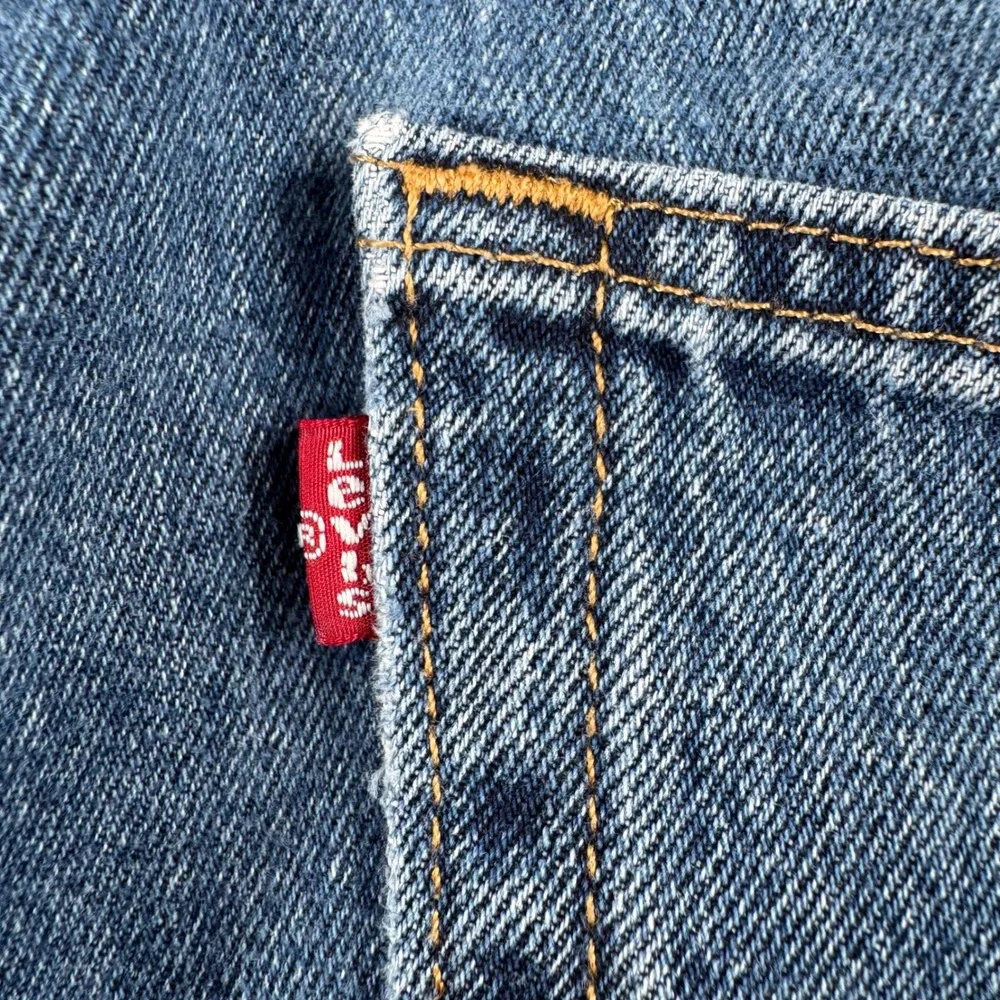 Levis measurements waist